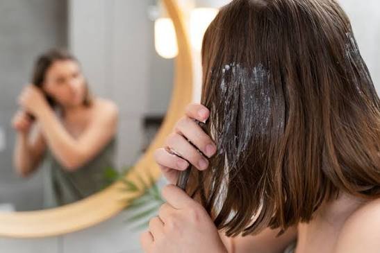 الشعر نصف الجمال… احميه من حرارة الصيف بوصفات طبيعية