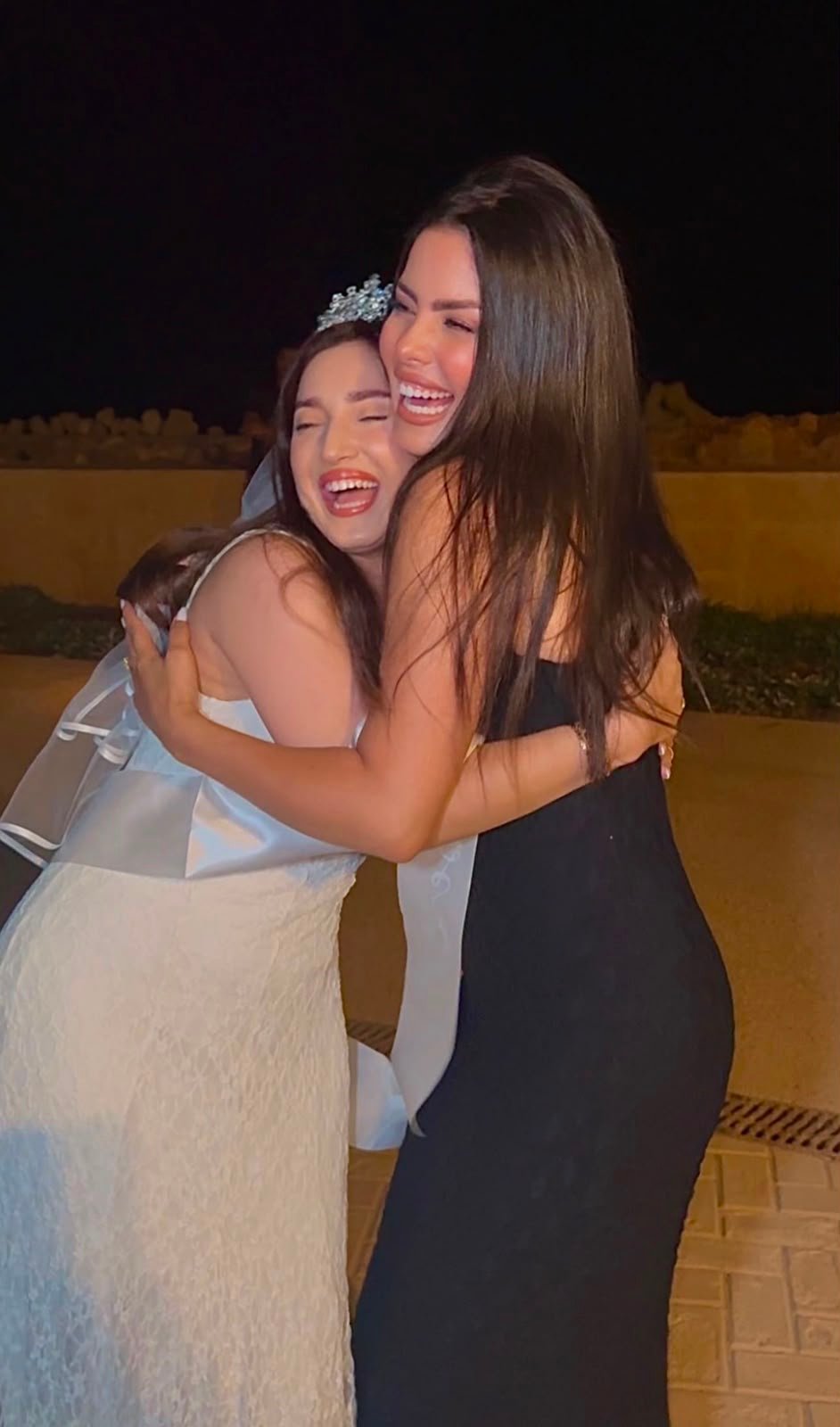سارة فارس تفاجئ زينب العلمي باحتفال خاص قبل زفافها.. «ما تصوروش فرحتي بيها وهي فالعمارية»