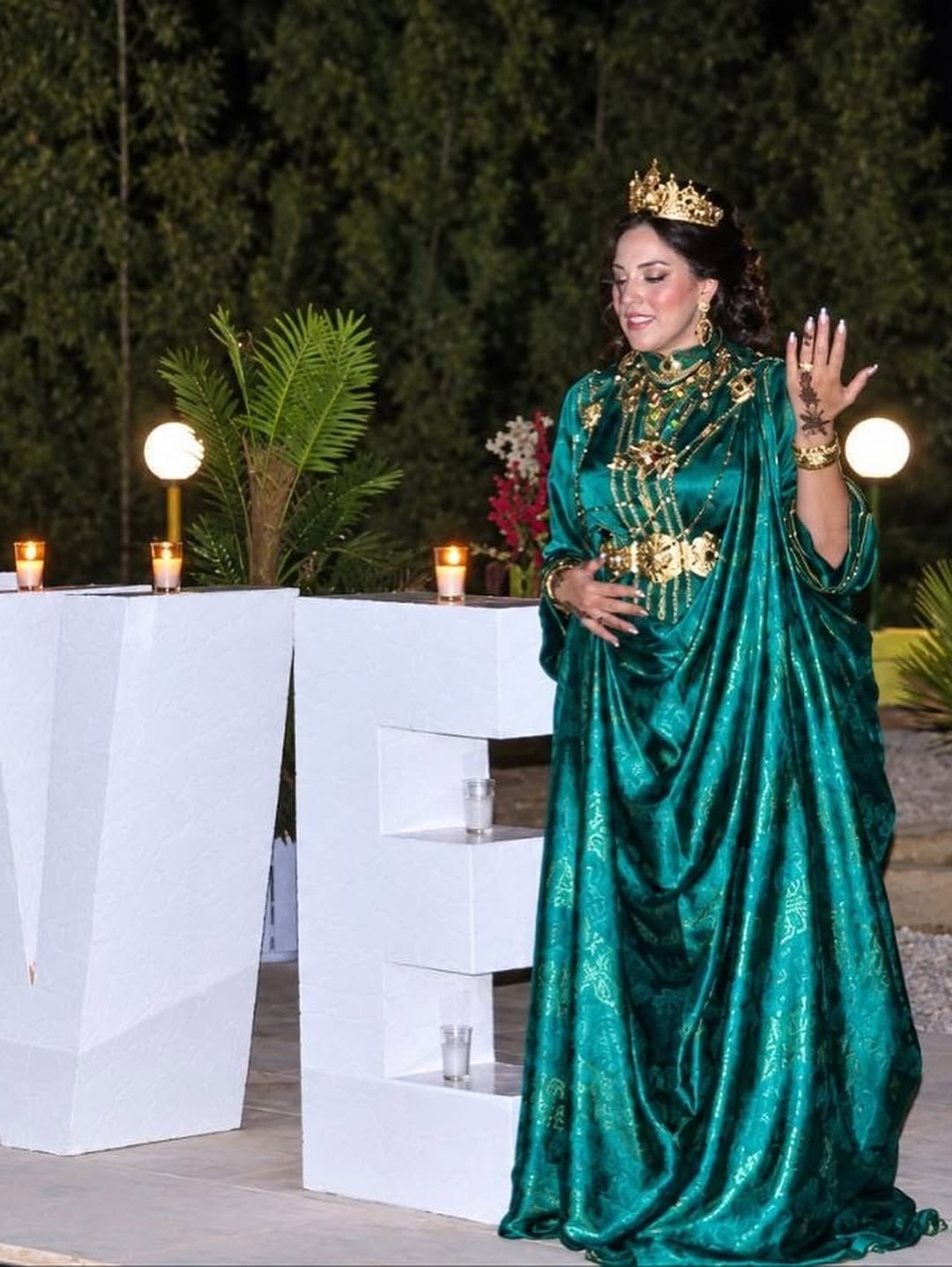 سامية ابنة نجاة اعتابو تشارك لحظات ليلة الحناء مع متابعيها(صور)