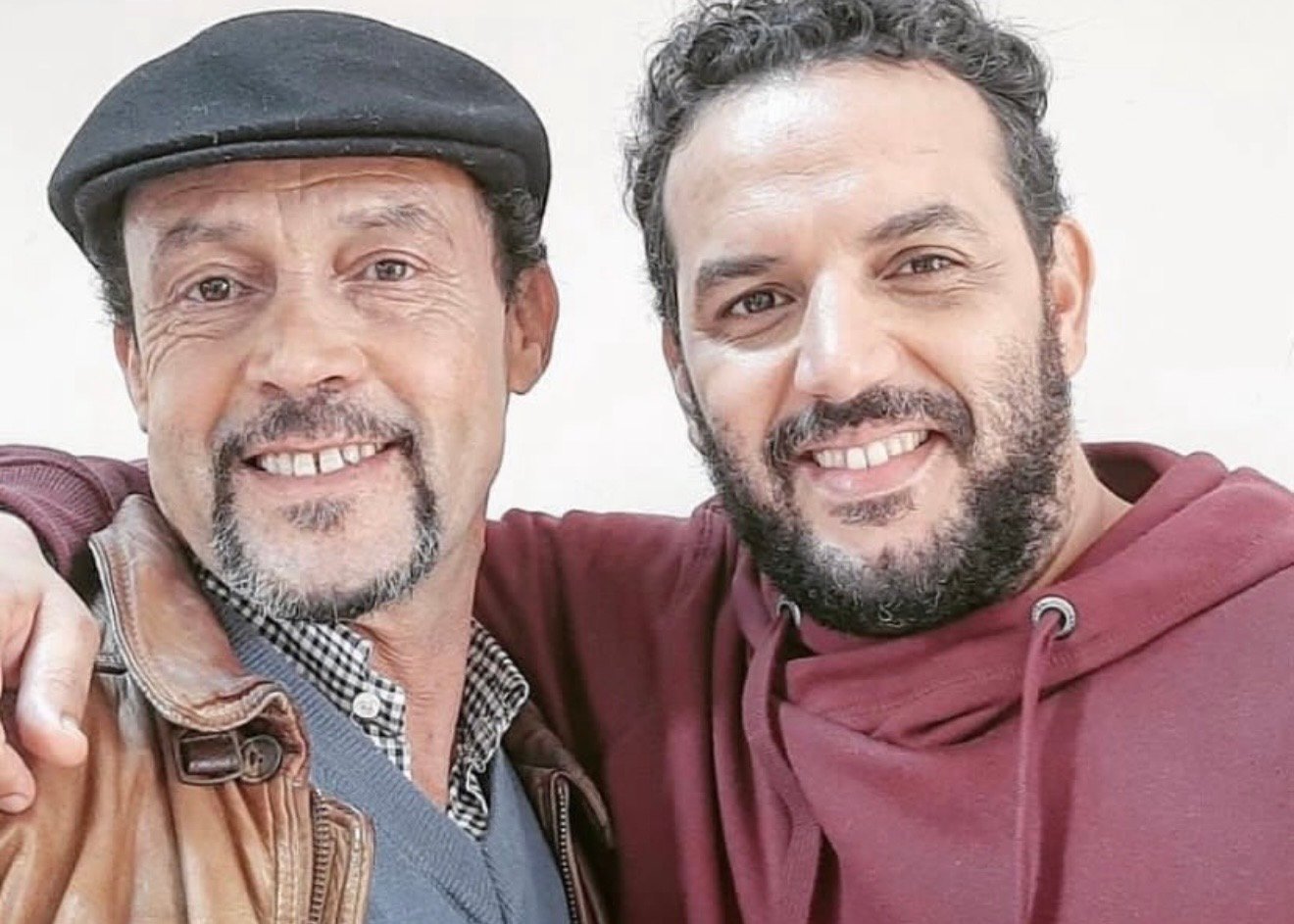 سعيد آيت باجا يوجّه رسالة مؤثرة لبنعيسى الجيراري: «أفتخر بك فناناً وأعتز بك أخاً»