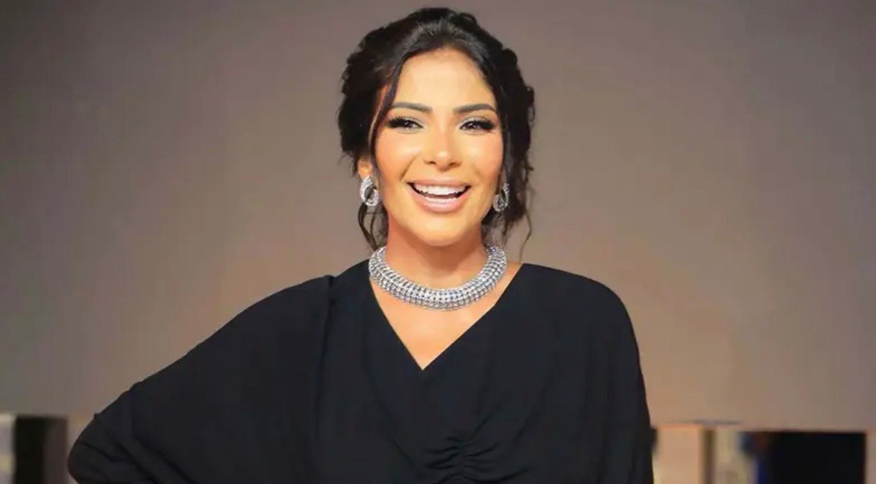 منى زكي في ورطة قضائية : الحجز على أموالها في 3 بنوك